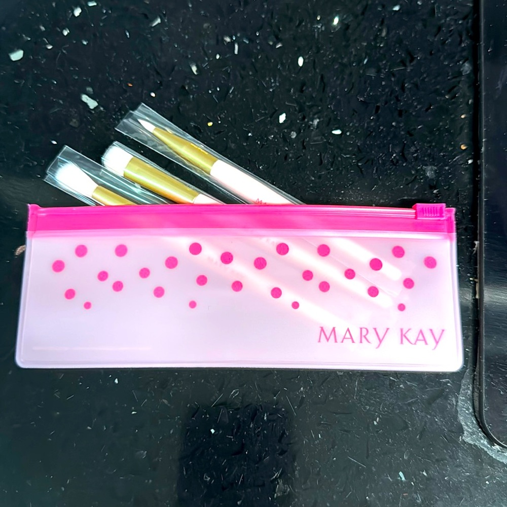 Mary Kay mini essential brush set in zip case